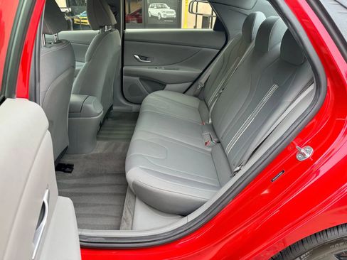 Used 2023 Hyundai Elantra SEL image 11