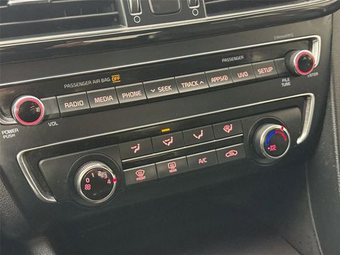 Used 2018 Kia Optima S image 23