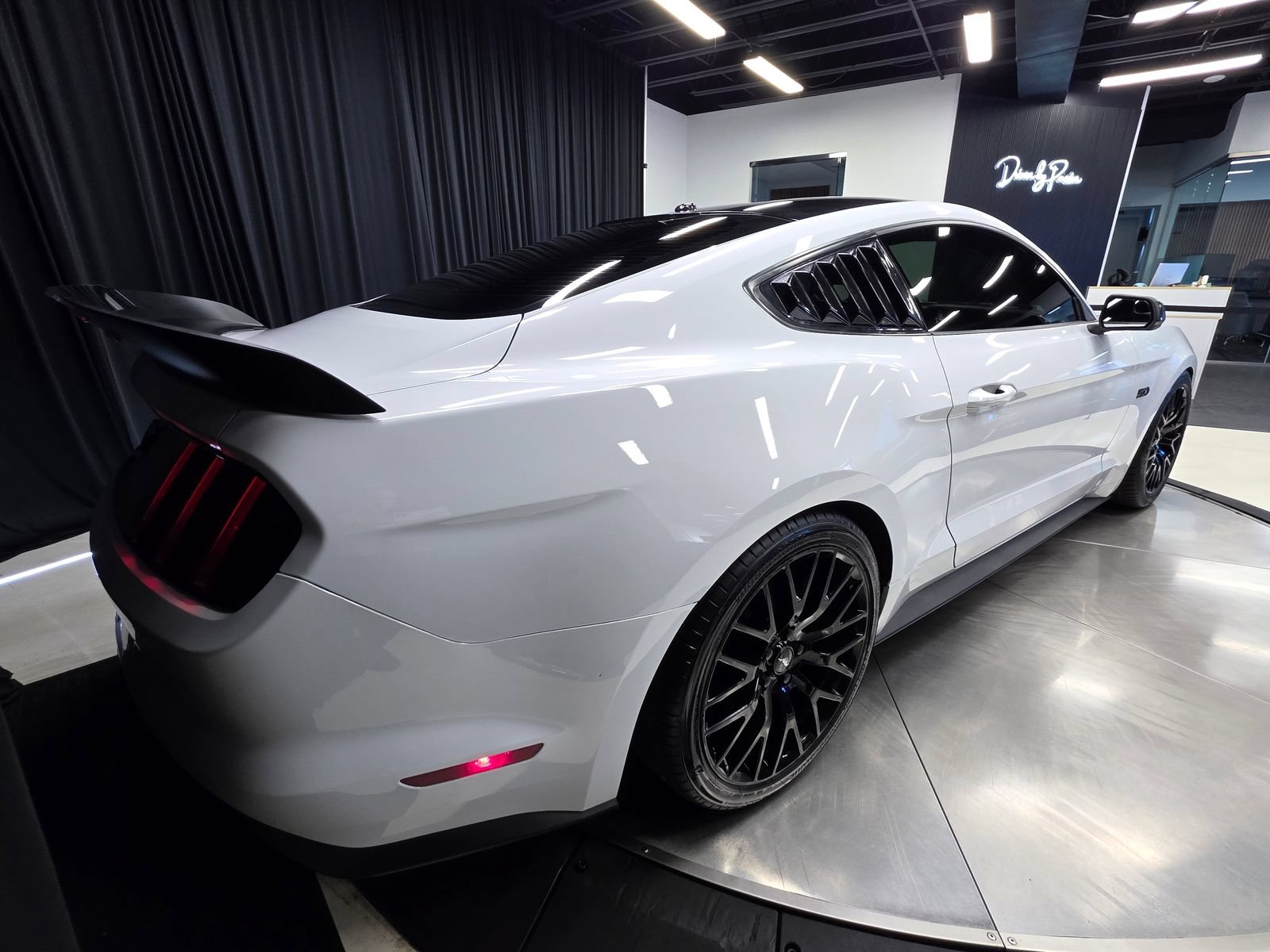 Used 2017 Ford Mustang GT Premium w/ GT Performance Package RWD image 14