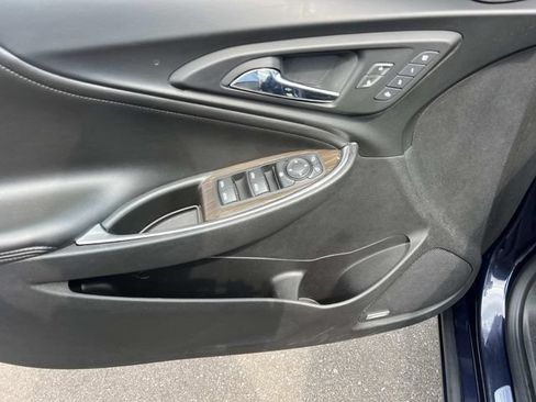 Used 2018 Chevrolet Malibu Premier w/ Premier Sun and Wheel Package FWD image 13