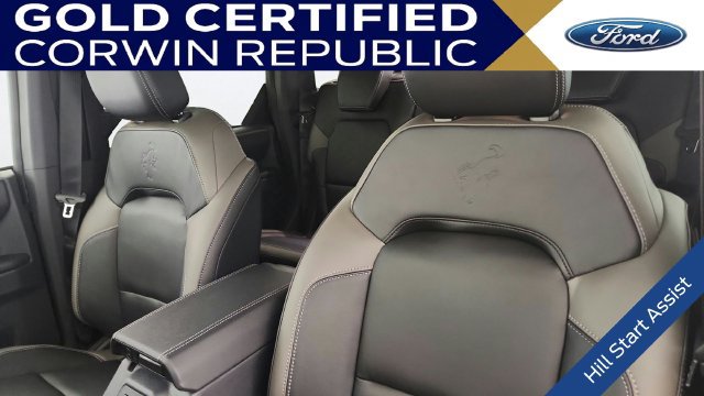 Used 2025 Ford Bronco Outer Banks AWD/4WD image 11