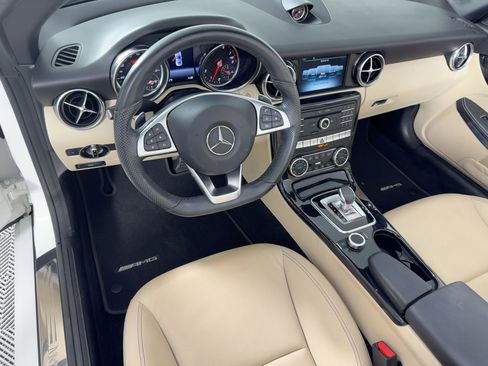 Used 2020 Mercedes-Benz SLC 300 image 4