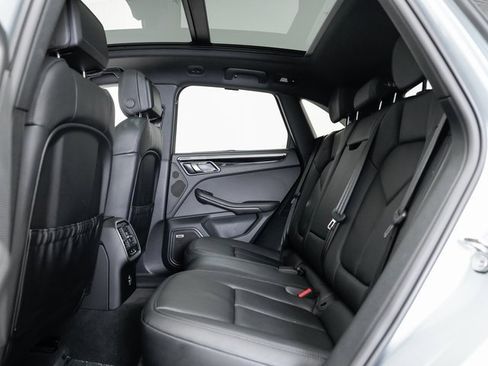 Used 2025 Porsche Macan image 27