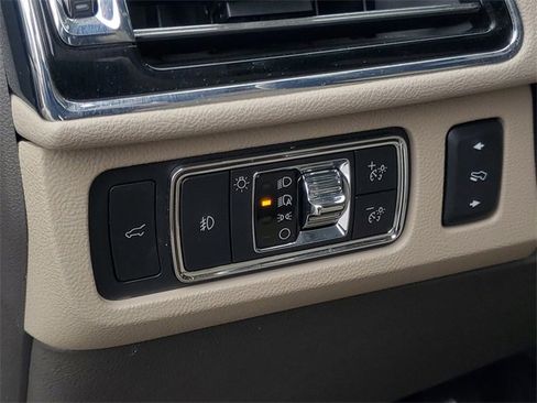 Used 2022 Lincoln Navigator Reserve image 15