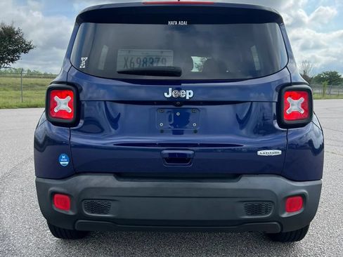 Used 2018 Jeep Renegade Latitude FWD image 6