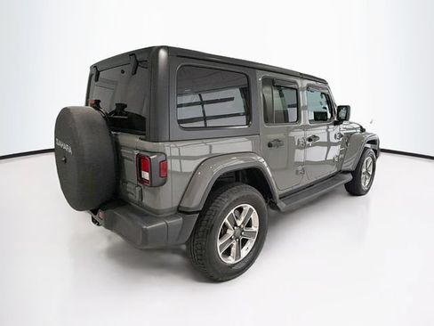 Used 2018 Jeep Wrangler Unlimited Sahara AWD/4WD image 7