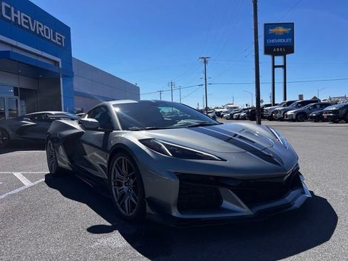 Used 2024 Chevrolet Corvette Z06 w/ Z07 Performance Package RWD image 3