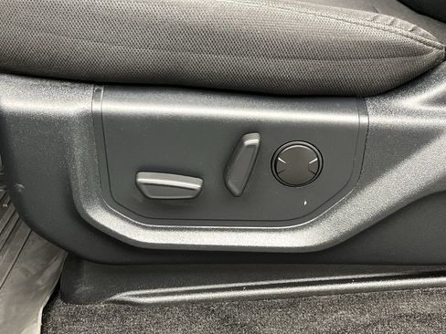 Used 2019 Ford F150 XLT w/ Equipment Group 302A Luxury AWD/4WD image 13