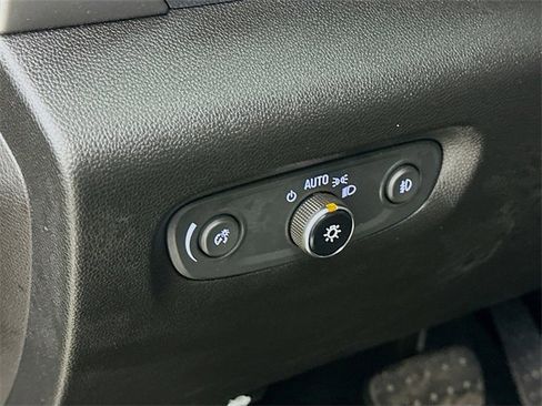 Used 2018 Chevrolet Traverse LT image 23