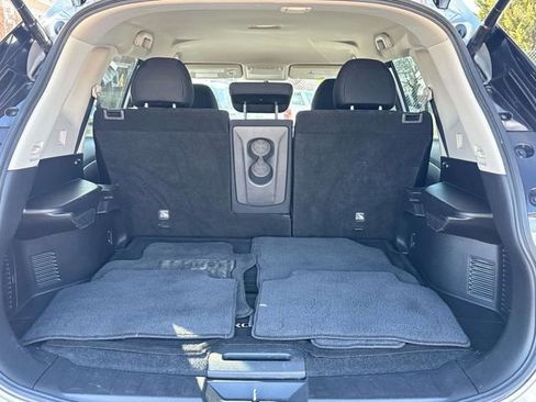 Used 2017 Nissan Rogue SV w/ SV Premium Package image 22