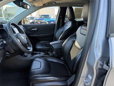 Used 2020 Jeep Cherokee Trailhawk w/ Comfort/Convenience Group image 27