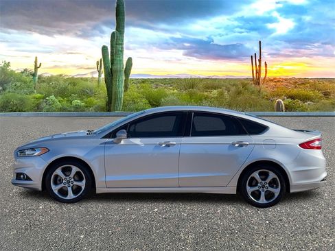 Used 2016 Ford Fusion SE image 8