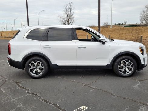 Used 2022 Kia Telluride EX FWD image 13