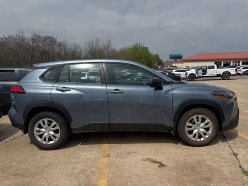 Used 2024 Toyota Corolla Cross L image 2