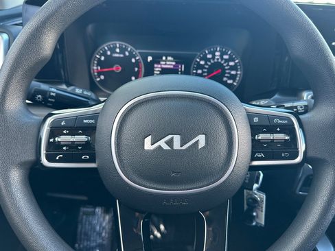Used 2023 Kia Sorento LX image 26