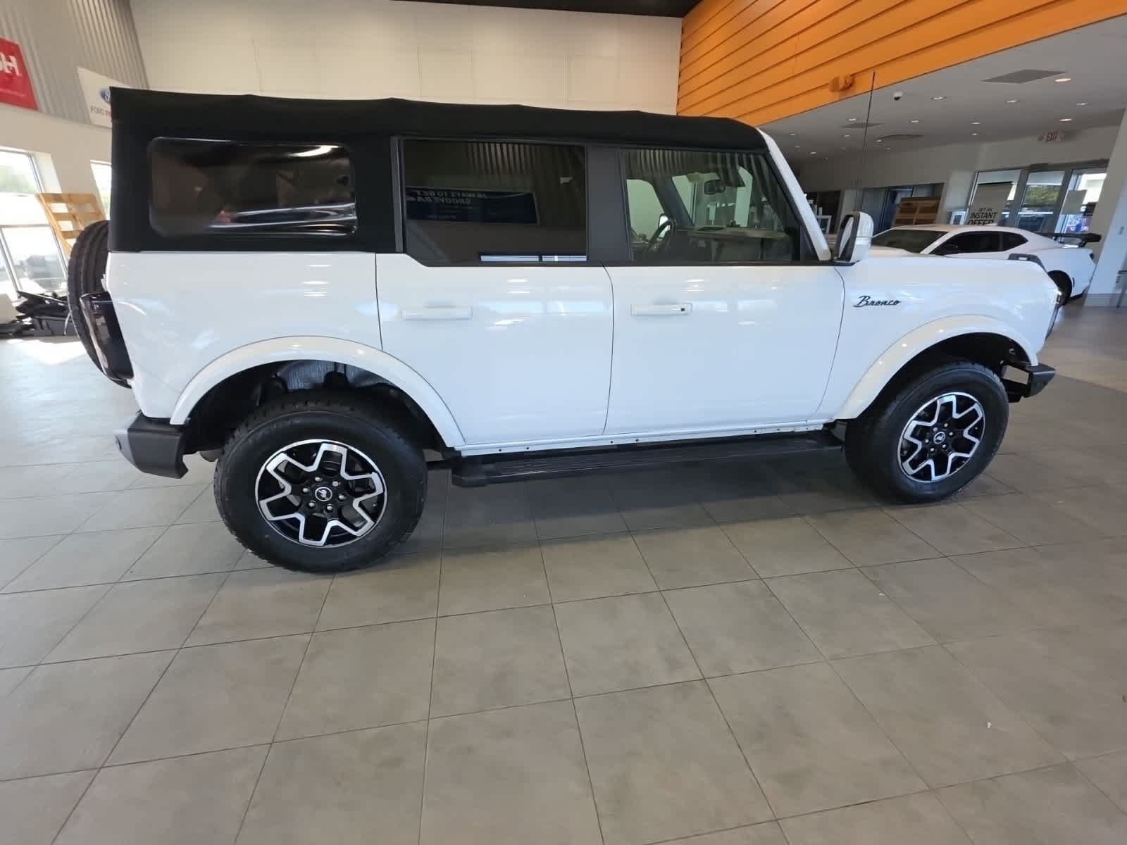 Used 2022 Ford Bronco Outer Banks AWD/4WD image 5