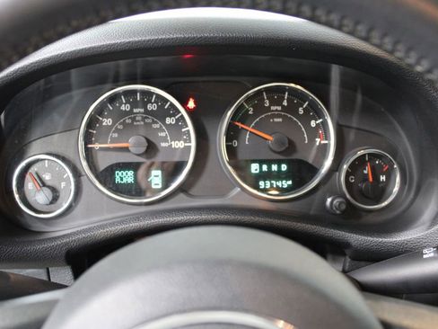 Used 2016 Jeep Wrangler Unlimited Sahara w/ Dual Top Group image 30