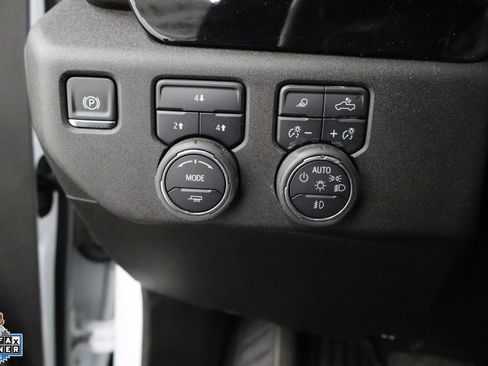 Used 2025 Chevrolet Silverado 2500 LT w/ Safety Package AWD/4WD image 11