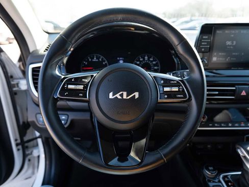 Used 2023 Kia Seltos S image 12