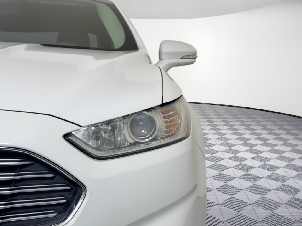 Used 2014 Ford Fusion SE FWD image 12