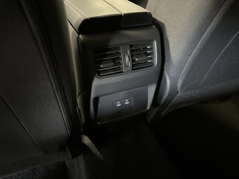 Used 2025 Nissan Rogue SV image 31