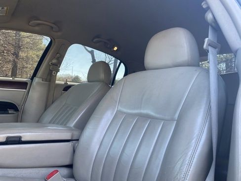 Used 2005 Lincoln Town Car Signature image 13