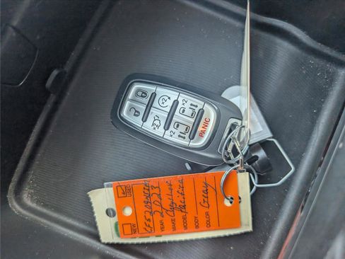 Used 2023 Chrysler Pacifica Touring-L FWD image 19