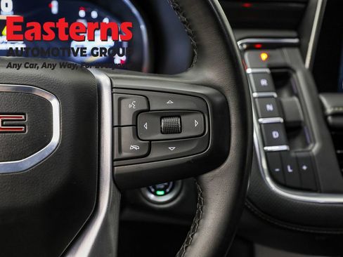 Used 2024 GMC Yukon XL SLT AWD/4WD image 16