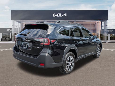 Used 2024 Subaru Outback Premium AWD/4WD image 4