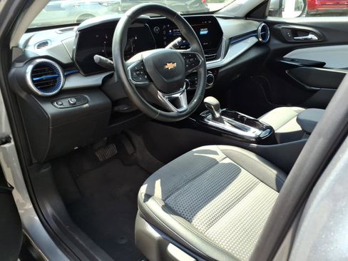 Certified 2024 Chevrolet Trax LT w/ Driver Confidence Package FWD image 12