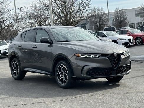 New 2025 Alfa Romeo Tonale w/ Premium Package image 3