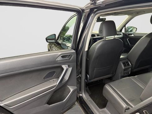 Used 2021 Volkswagen Tiguan SE w/ Panoramic Sunroof Package AWD/4WD image 14