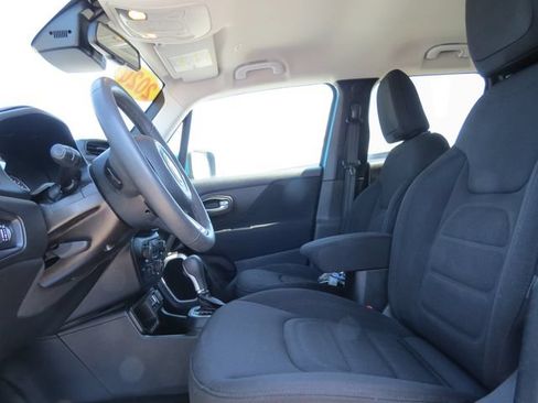 Used 2020 Jeep Renegade Latitude w/ Popular Equipment Group FWD image 13