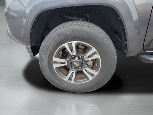 Used 2019 Toyota Tacoma TRD Sport image 30