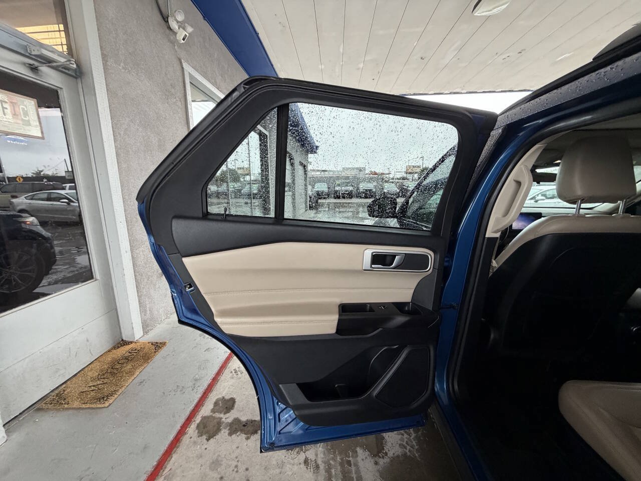 Used 2020 Ford Explorer XLT w/ Equipment Group 202A AWD/4WD image 10