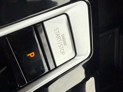 Used 2024 Volkswagen Atlas Cross Sport SEL R-Line image 18