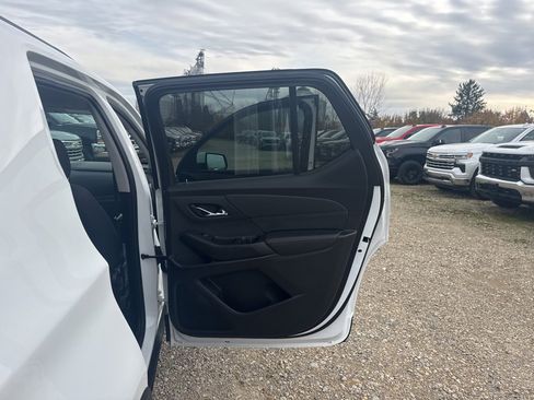 Used 2021 Chevrolet Traverse LT image 24