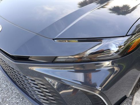 Used 2025 Toyota Camry SE w/ Convenience Package FWD image 3