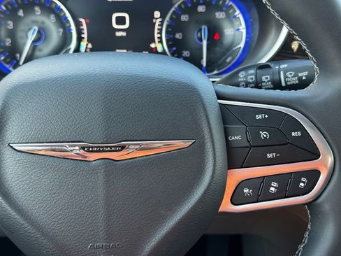 Certified 2023 Chrysler Pacifica Limited FWD image 26