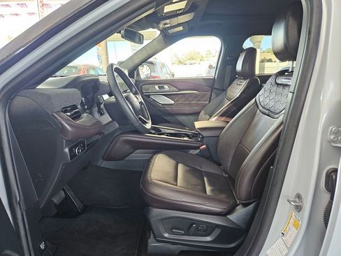 Used 2025 Ford Explorer Platinum w/ LUX Leather Package image 11