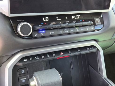 Used 2025 Toyota Tundra Platinum AWD/4WD image 22