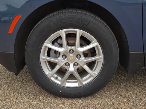 Used 2024 Chevrolet Equinox LT w/ LPO, Floor Liner Package FWD image 11