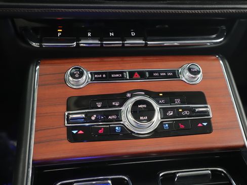 Certified 2022 Lincoln Aviator Reserve w/ Equipment Group 201A image 8