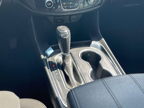 Used 2020 Chevrolet Traverse LT FWD image 23