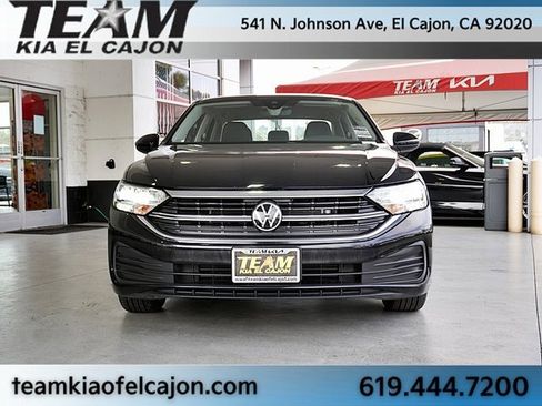 Used 2024 Volkswagen Jetta SE image 4