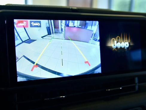 Used 2024 Jeep Wrangler Unlimited Sahara w/ Technology Group AWD/4WD image 17