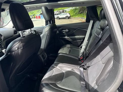Used 2019 Jeep Cherokee Limited w/ Luxury Group AWD/4WD image 13