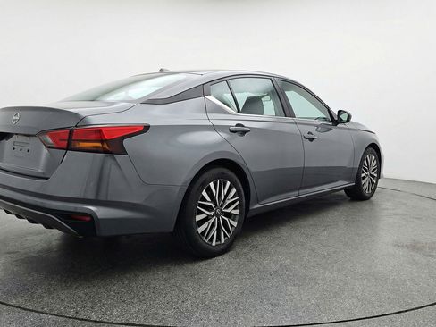 Used 2025 Nissan Altima 2.5 SV image 9