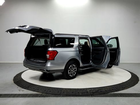 Used 2023 Ford Expedition Max XLT image 15