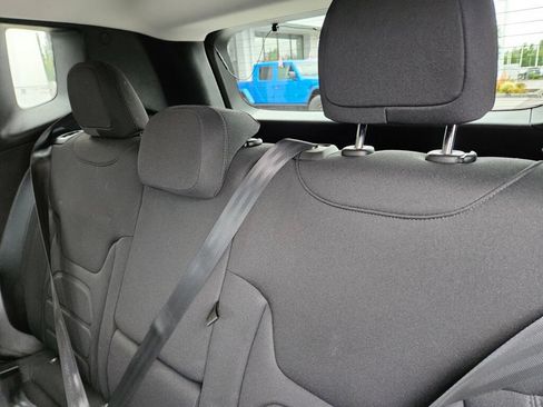 Used 2017 Jeep Renegade Altitude AWD/4WD image 16